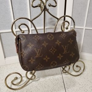 Authentic Louis Vuitton Vintage Pouchette (missing strap)